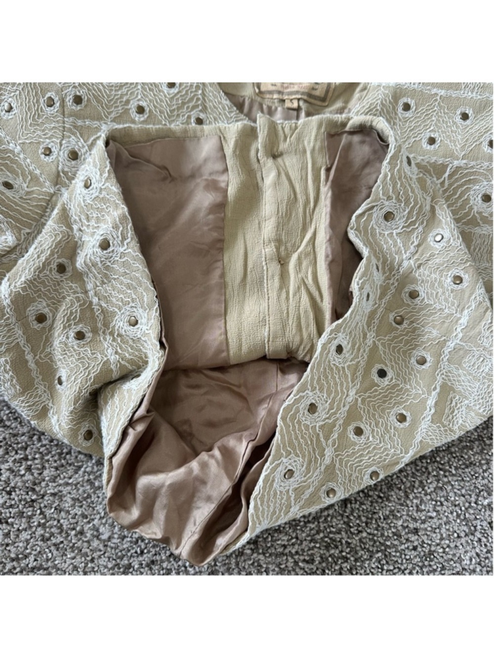 Double D Ranch Beige Textured Embroidered Buttoned Top Small - Picture 8 of 11